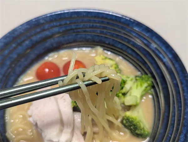 とんこつｰこんにゃくラーメン (4)