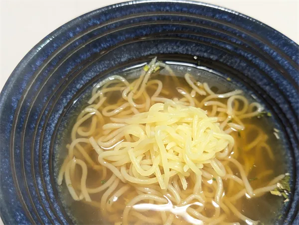 和風しょうゆｰこんにゃくラーメン (2)