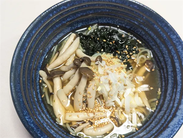 和風しょうゆｰこんにゃくラーメン (3)